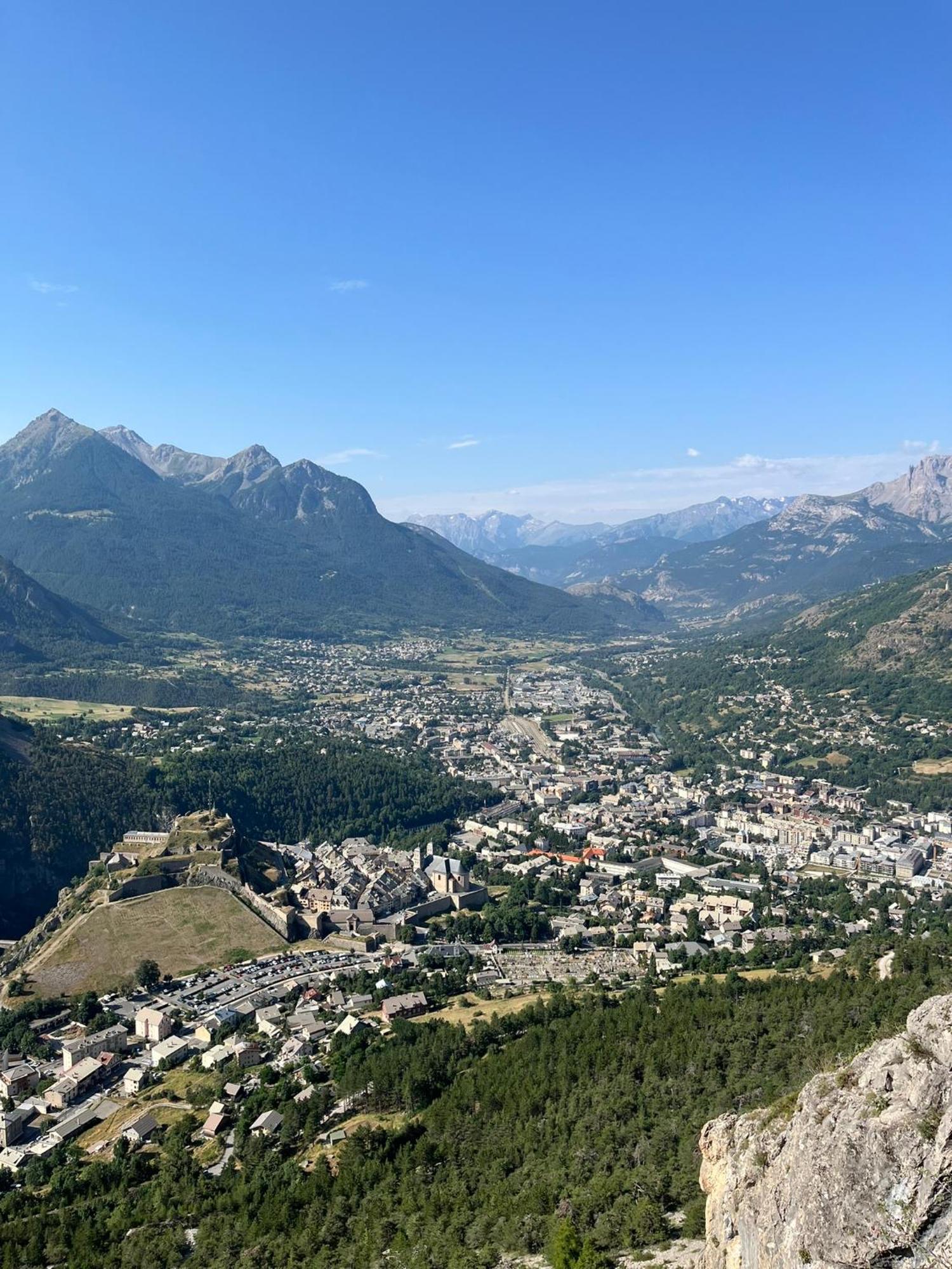 Spacieux Et Confortable - Centre Ville De Briancon - Serre-Chevalier - Garage Et Wifi Exterior foto